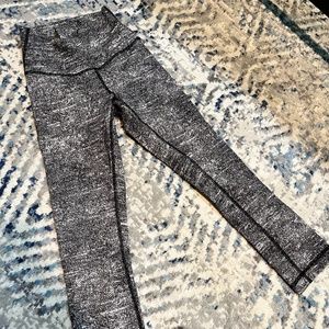 Lululemon black and white marled crop leggings size 2